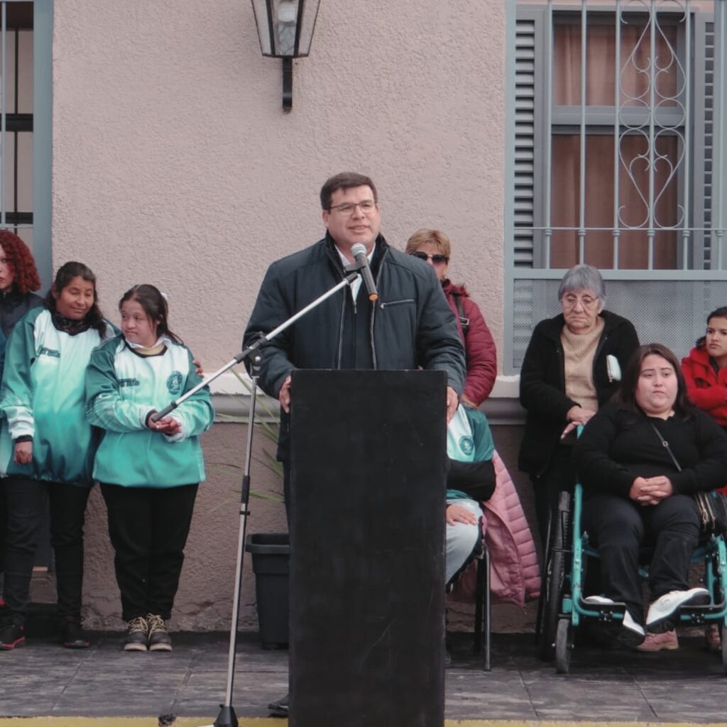 En el marco de la semana de la educación especial e inclusión, La municipalidad de 9 de julio realizo la puesta en funcionamiento y remodelación del hogar de día que a partir de ahora se llamara hogar Nasser Picon Alé