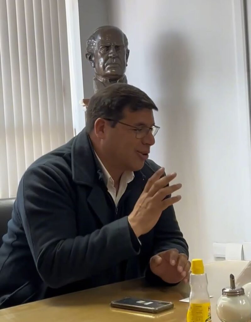 El intendente de 9 de julio firmo convenios  con la universidad de san juan