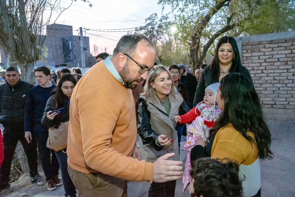Aniversario 116*  RIVADAVIA INAUGURÓ OBRAS EN EL CALLEJÓN SÁNCHEZ CON UNA CAMINATA