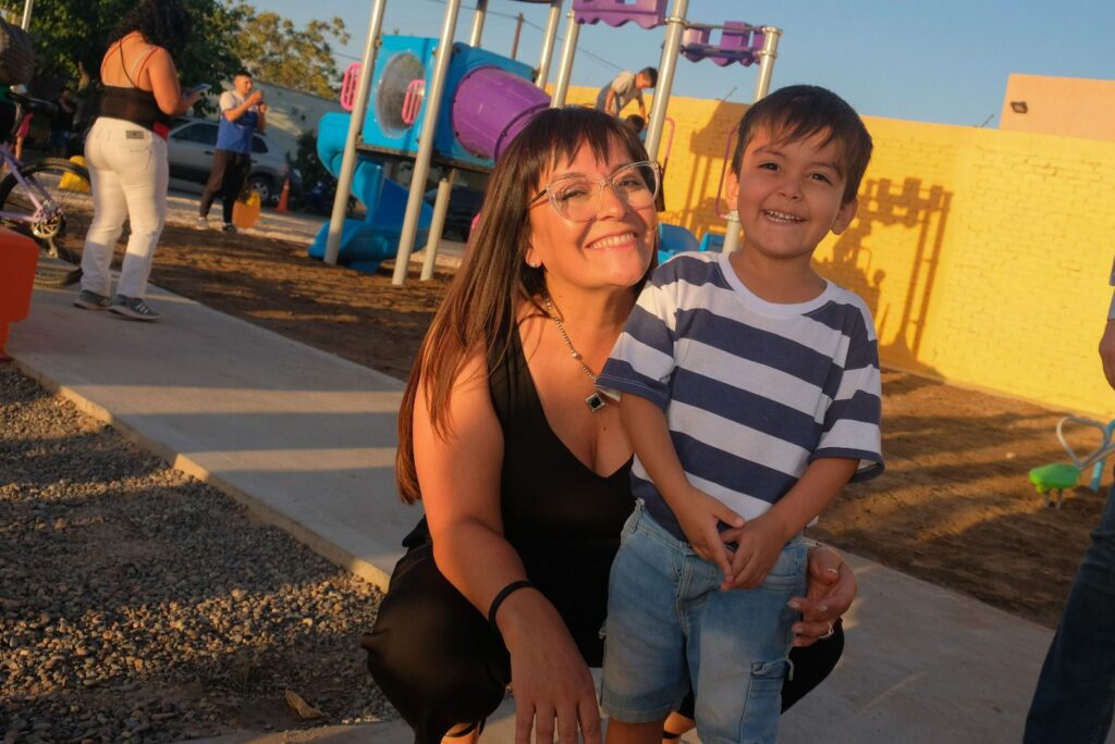 Chimbas celebró sus 111 años con la inauguración de una nueva plaza y playón para la histórica Villa El Salvador