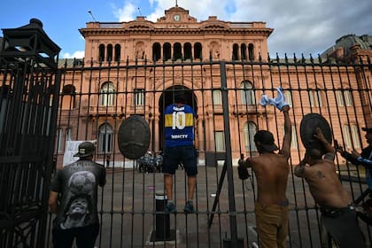  21 heridos, 150 detenidos y destrozos en la marcha de jubilados e hinchas
