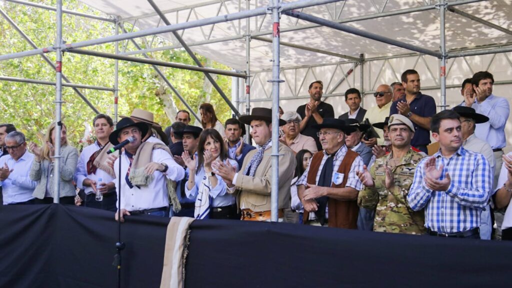 Orrego participó del inicio de la XXXIV edición de la Cabalgata de la Fe a la Difunta Correa