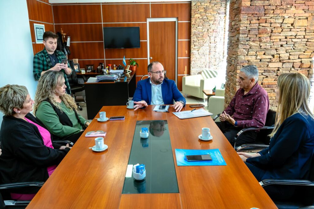 Rivadavia hace historia: un convenio único para cuidar la salud de sus trabajadoras municipales
