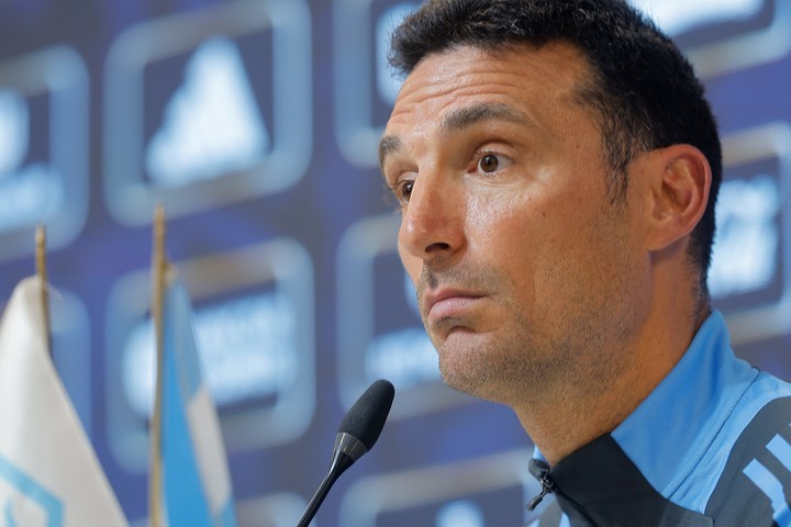 Lionel Scaloni habló de la polémica por la foto de los chicos de Newell’s con Malcorra: “Yo a esa edad hubiera hecho lo mismo”