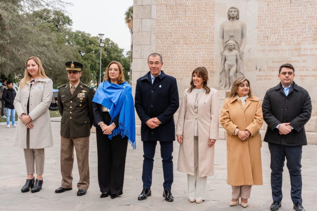 San Juan celebró los 463 años de su fundación con un acto en la plaza Juan Jufré